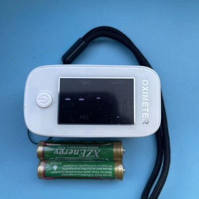 PD300 Ambulance-apparatuur Vingerpuntspulsoximeter met kleurenscherm in blauwe kleur
